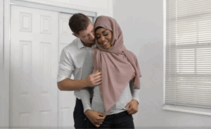 La impresionante Milu Blaze con hiyab reza por sexo duro