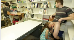 Sexo en lugares públicos 9: Buen sexo follando en una tienda